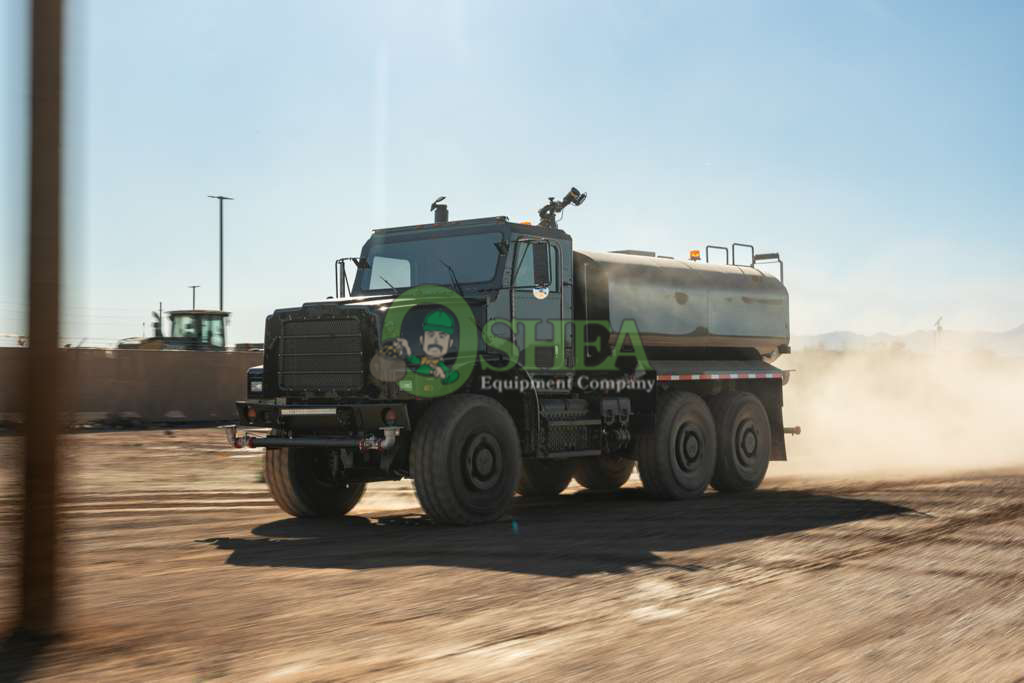 Oshkosh MK23 6x6 water truck view 2