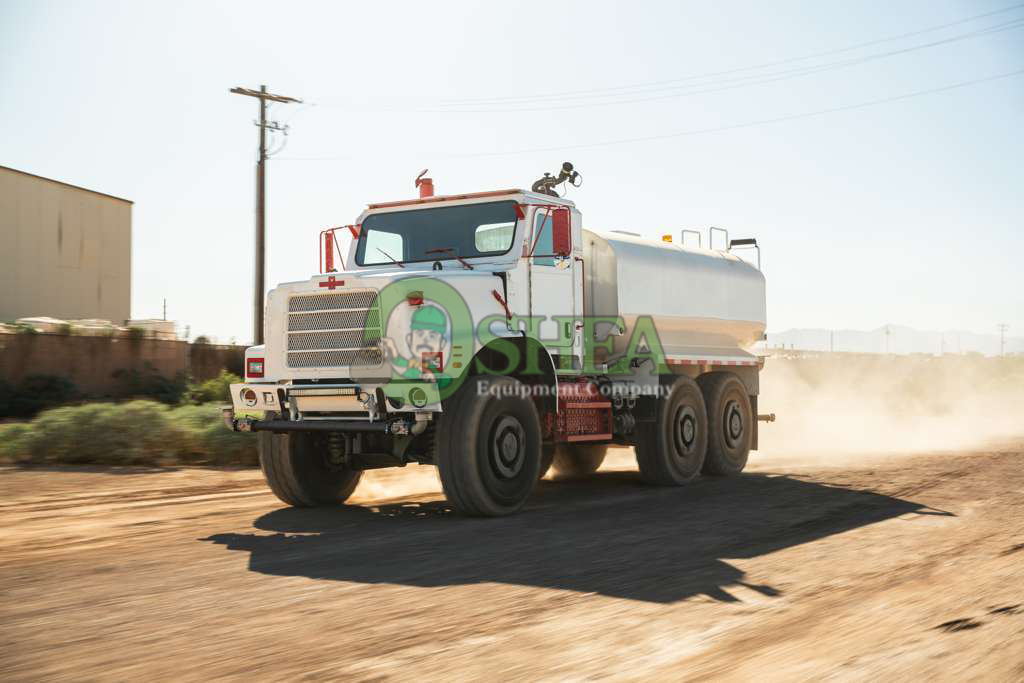 Oshkosh MK23 6x6 water truck view 3